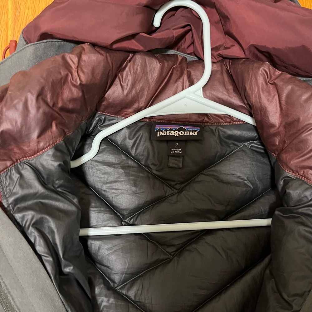 Patagonia Women’s Tres 3 in 1 Waterproof Down Parka Small (lightly worn) - Picture 10 of 14